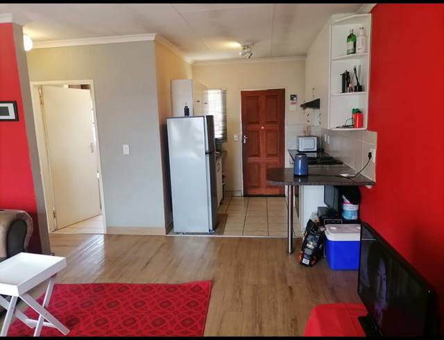 2 BEDROOM TOWNHOUSE FOR SALE IN OLIEVENHOUTBOSCH